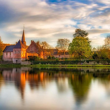 Maison Et Velos A Godinne Dans La Vallee De La Meuse Екстериор снимка