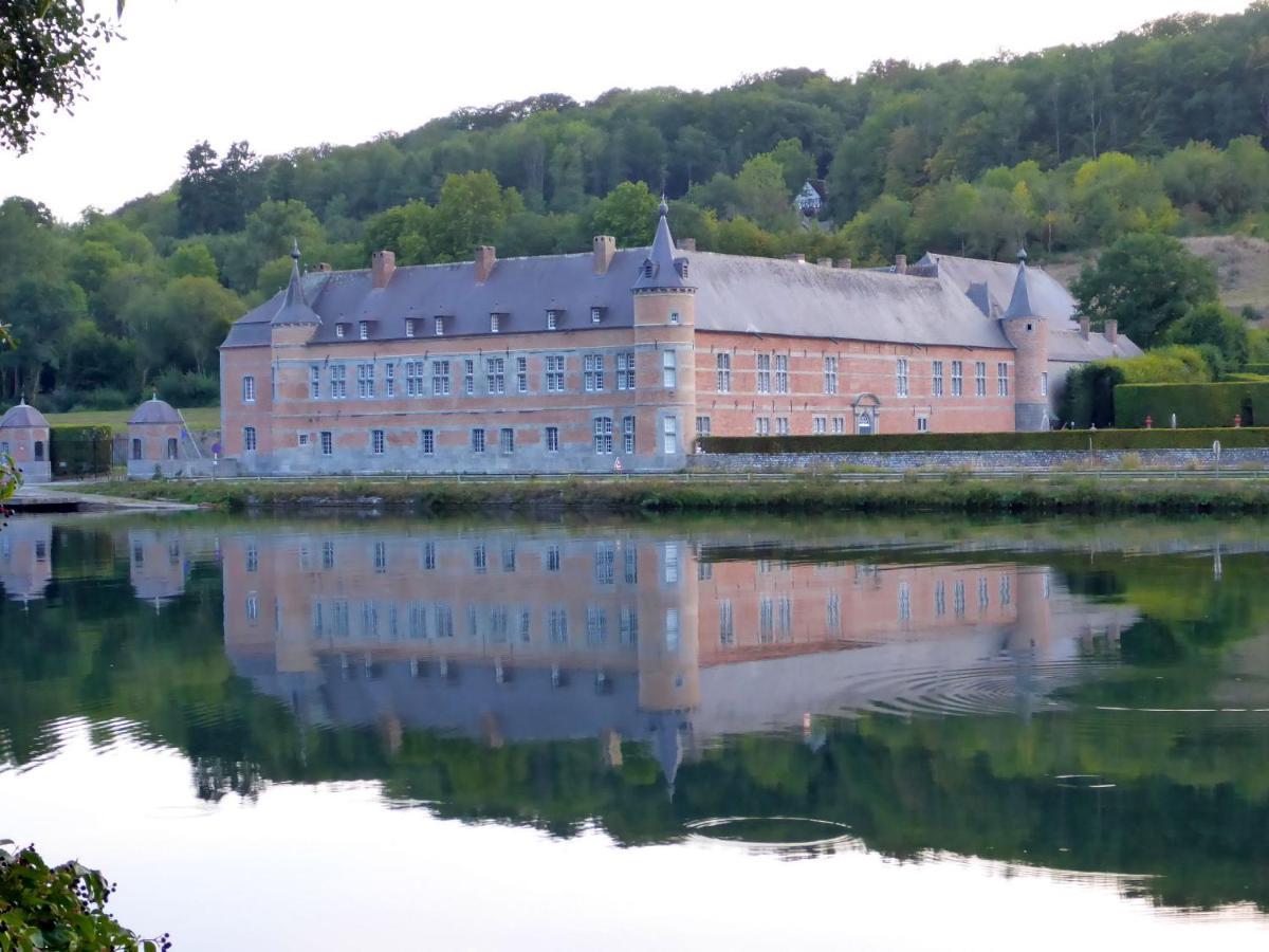 Maison Et Velos A Godinne Dans La Vallee De La Meuse Екстериор снимка