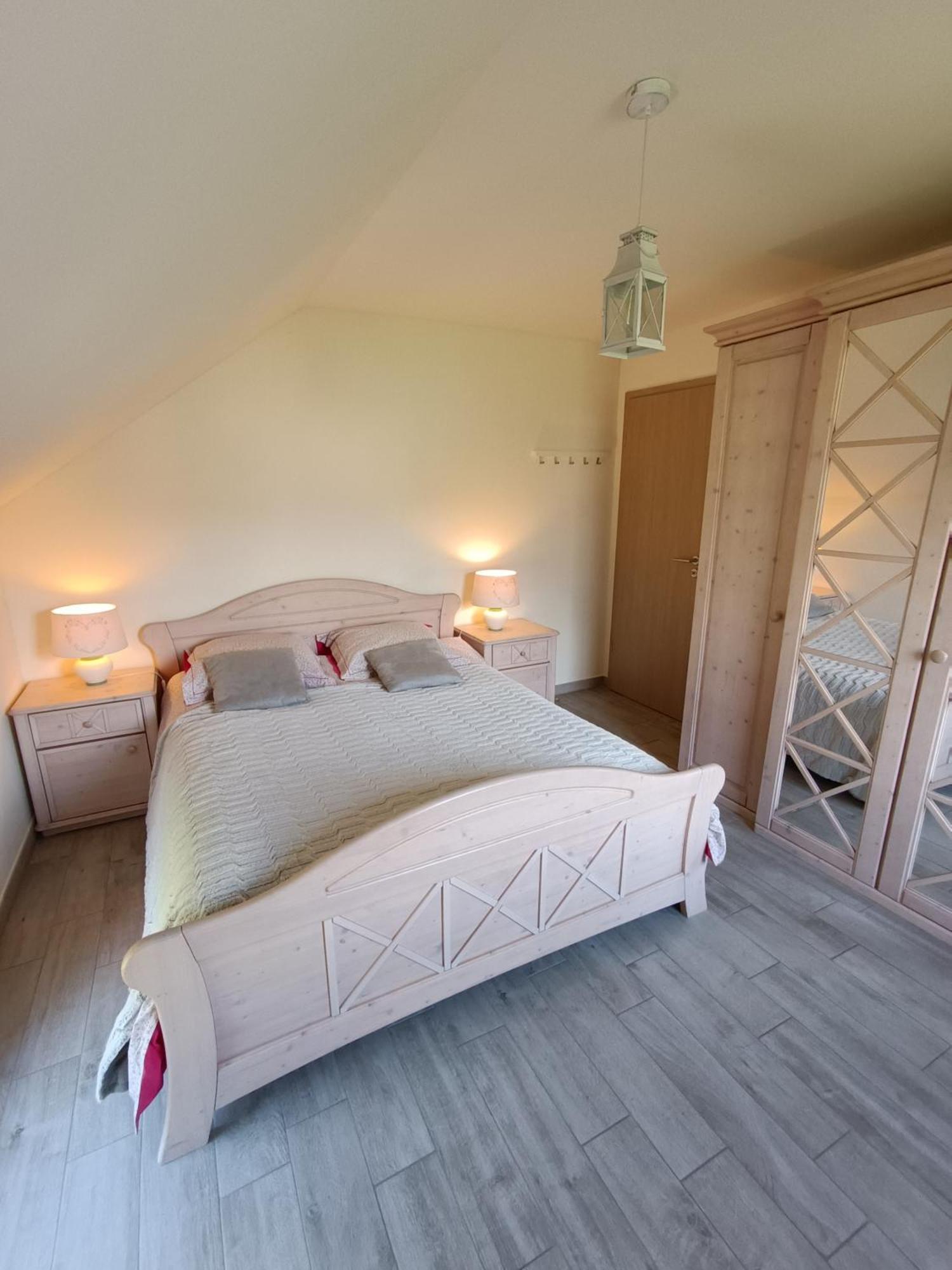 Maison Et Velos A Godinne Dans La Vallee De La Meuse Екстериор снимка